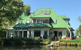 Moderne Maisonette-Wohnung am Karpfenteich; modern Apartment with view of the carp pond